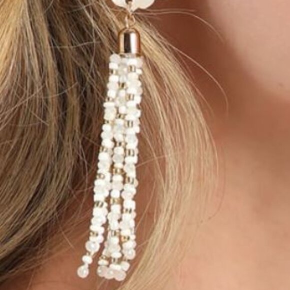 NWT Lulus Blooming Sweetly White Beaded Pear Flower earrings - Picture 3 of 7